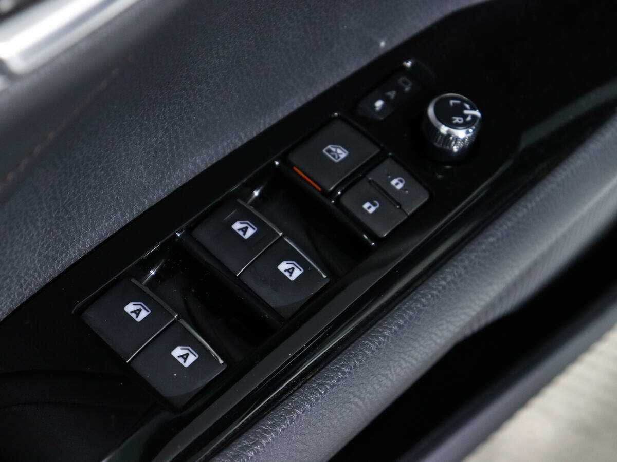 Toyota Camry с пробегом — 2018 год. Фото: #16