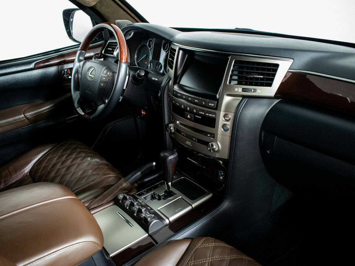 Lexus LX с пробегом — 2012 год. Фото: #10