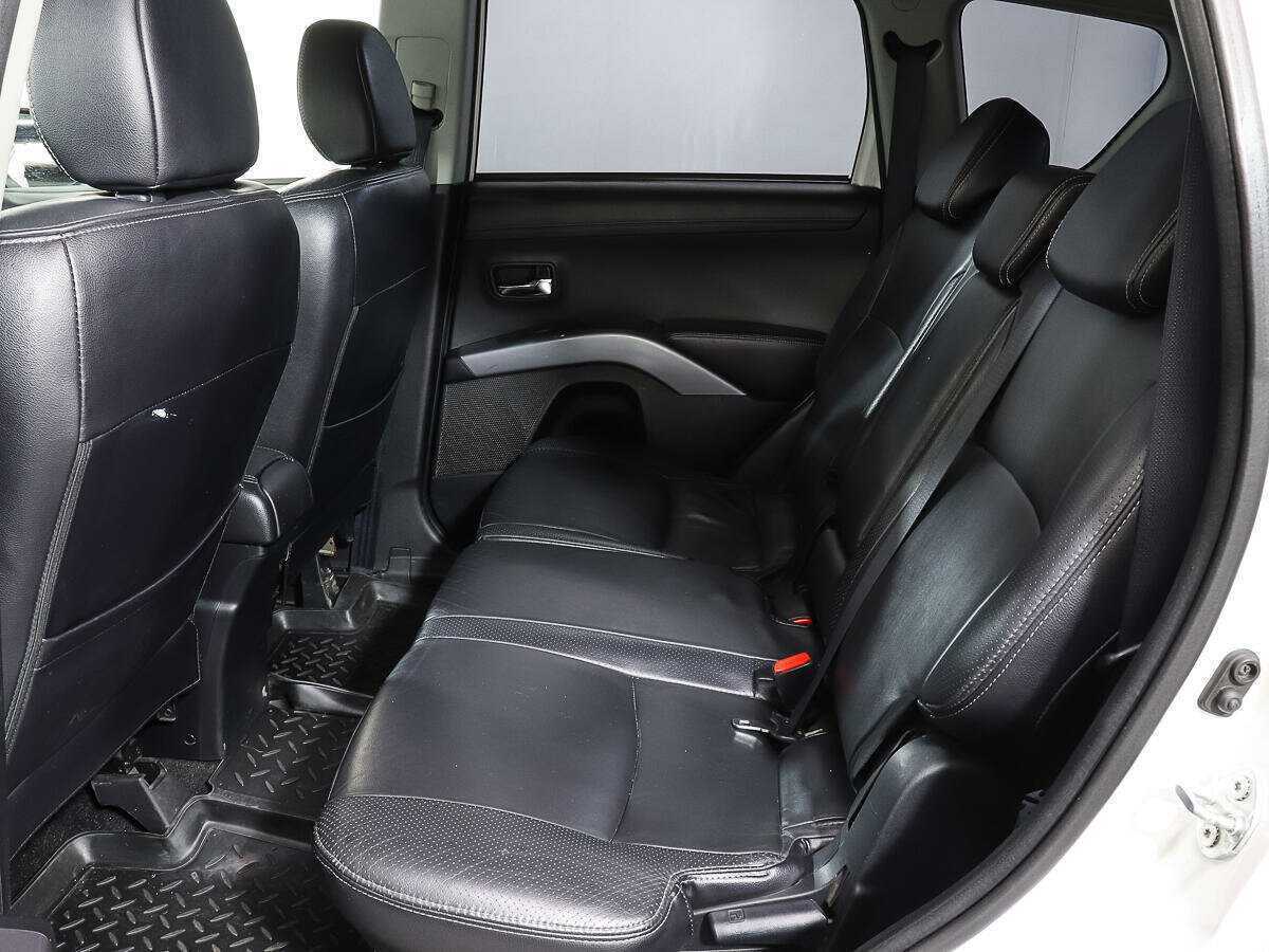 Mitsubishi Outlander с пробегом — 2010 год. Фото: #8