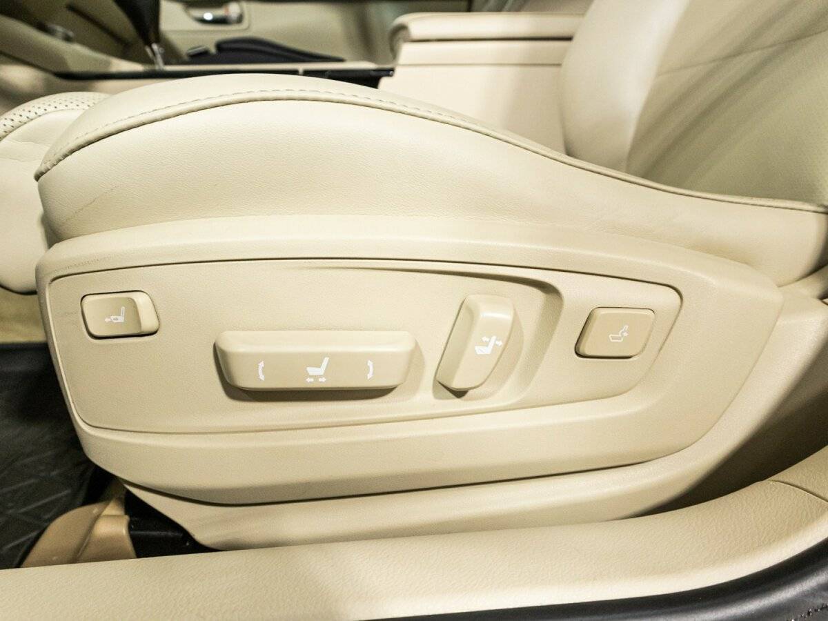 Lexus ES с пробегом — 2014 год. Фото: #14