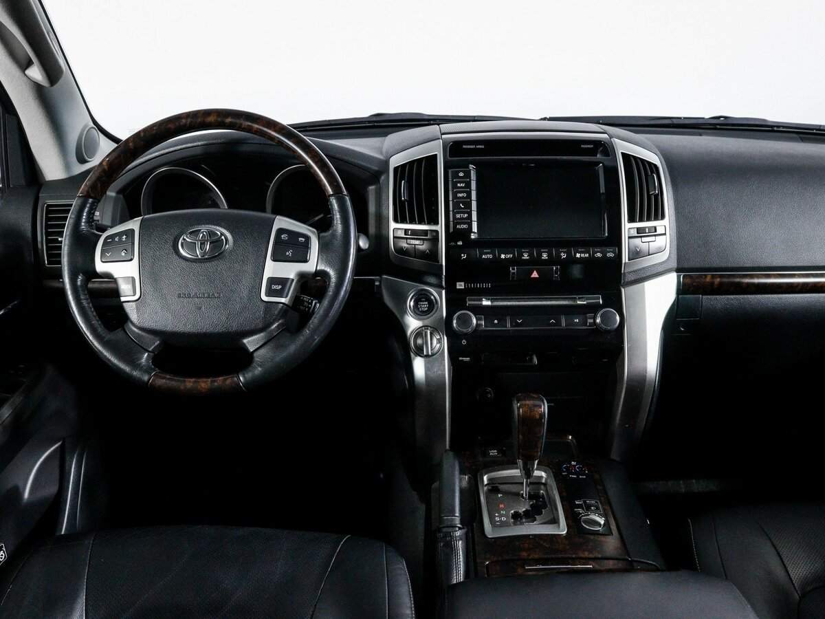 Toyota Land Cruiser с пробегом — 2014 год. Фото: #11