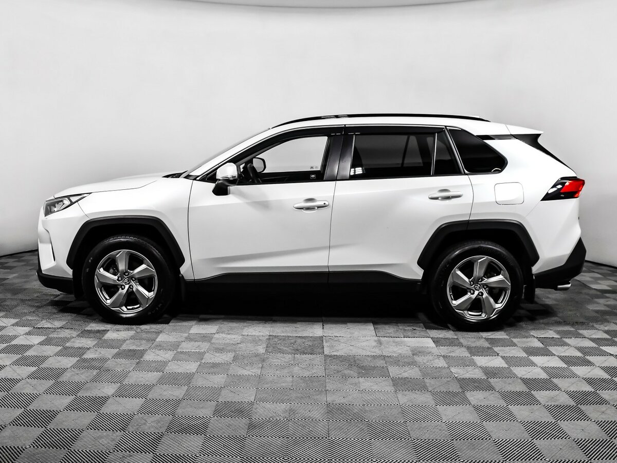 Toyota RAV4 с пробегом — 2021 год. Фото: #7