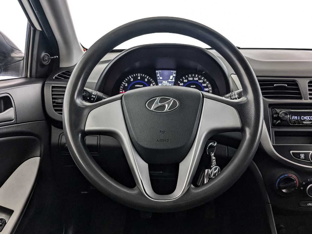 Hyundai Solaris с пробегом — 2014 год. Фото: #17