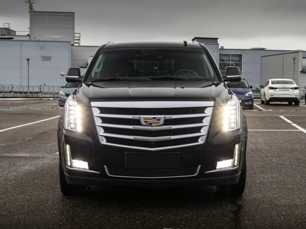 Cadillac Escalade с пробегом — 2017 год. Фото: #1