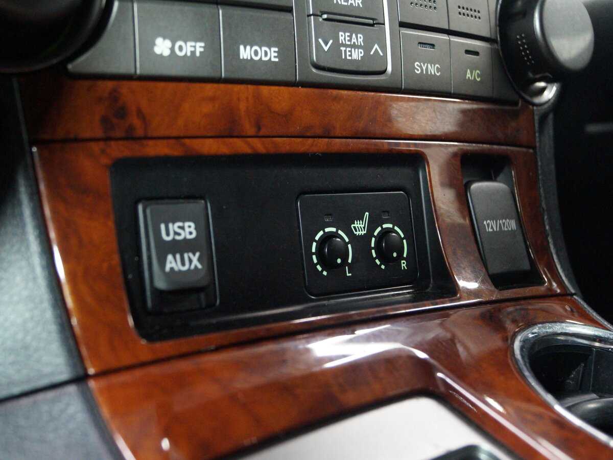 Toyota Highlander с пробегом — 2011 год. Фото: #30