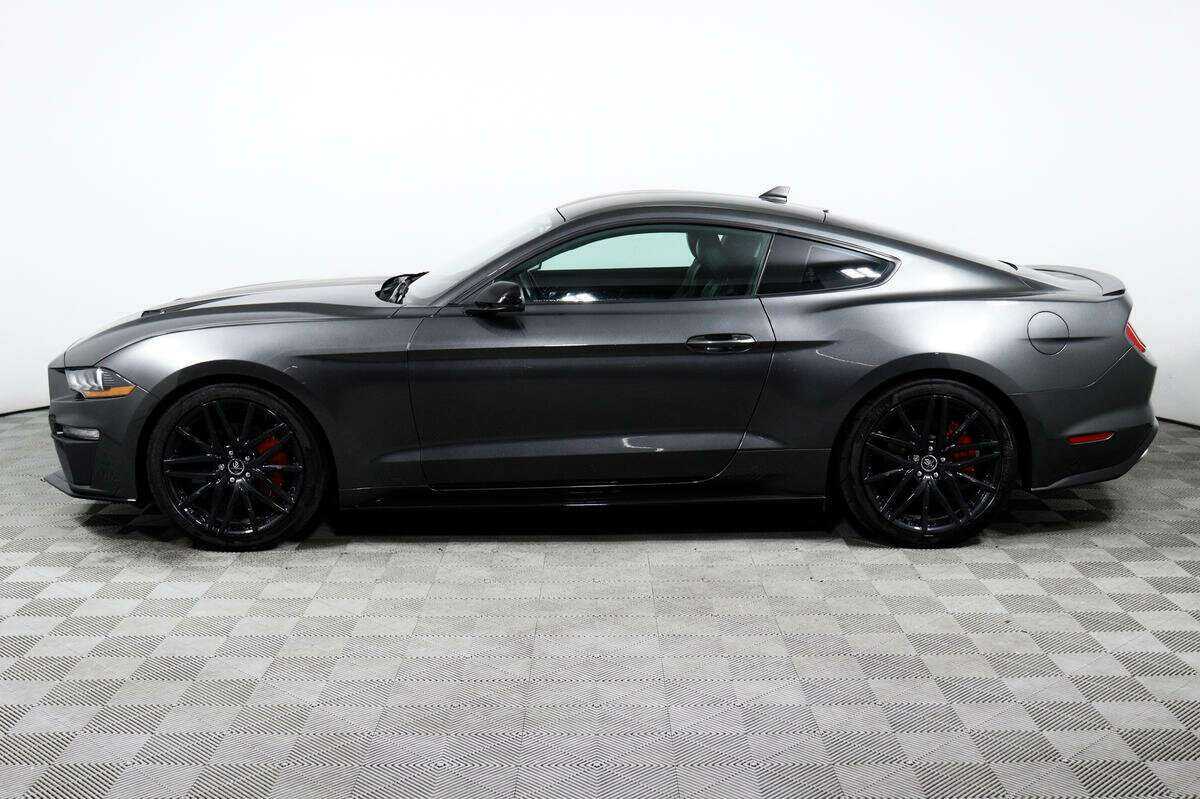 Ford Mustang с пробегом — 2020 год. Фото: #7