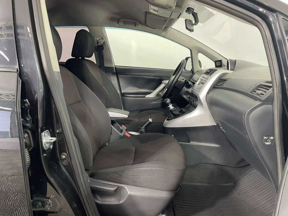 Toyota Verso с пробегом — 2011 год. Фото: #13