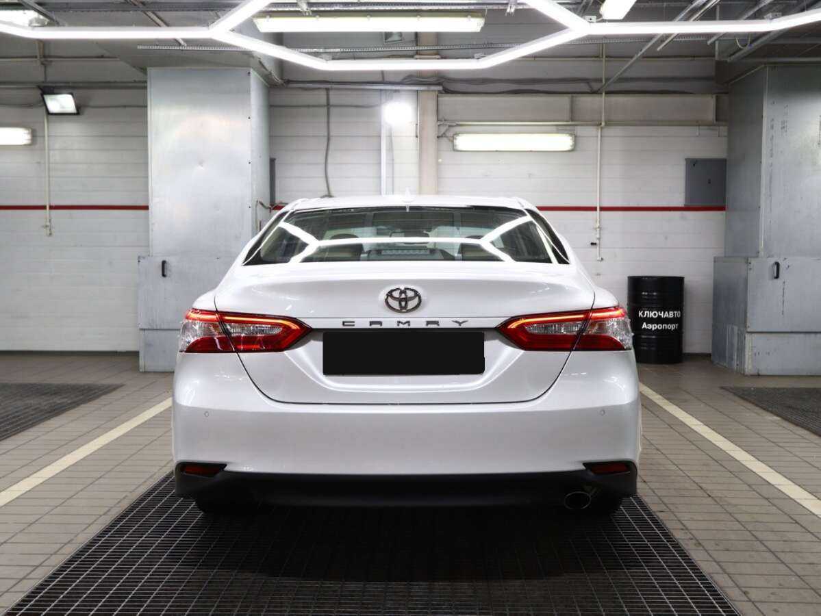 Toyota Camry с пробегом — 2021 год. Фото: #3