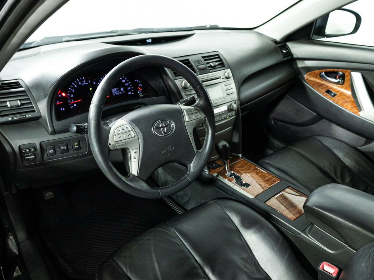 Toyota Camry с пробегом — 2010 год. Фото: #8