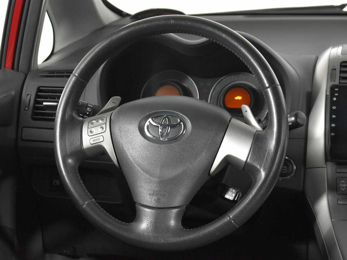 Toyota Auris с пробегом — 2007 год. Фото: #10