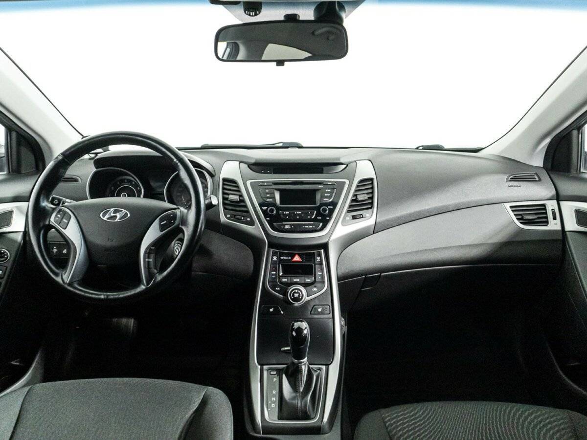 Hyundai Elantra с пробегом — 2015 год. Фото: #12