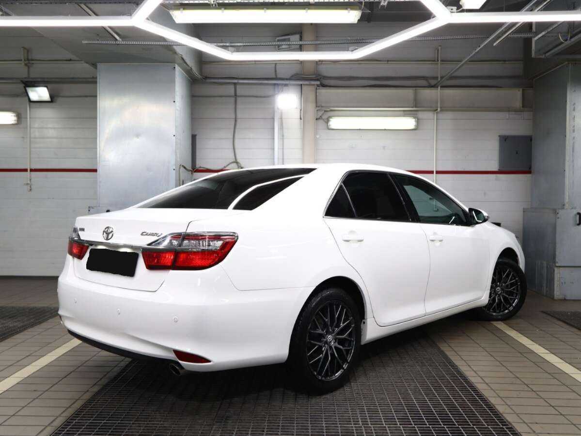 Toyota Camry с пробегом — 2016 год. Фото: #1
