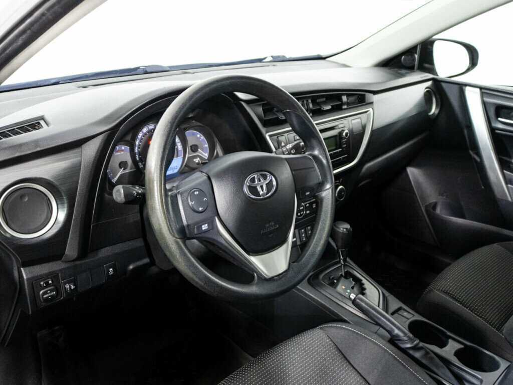 Toyota Auris с пробегом — 2013 год. Фото: #10