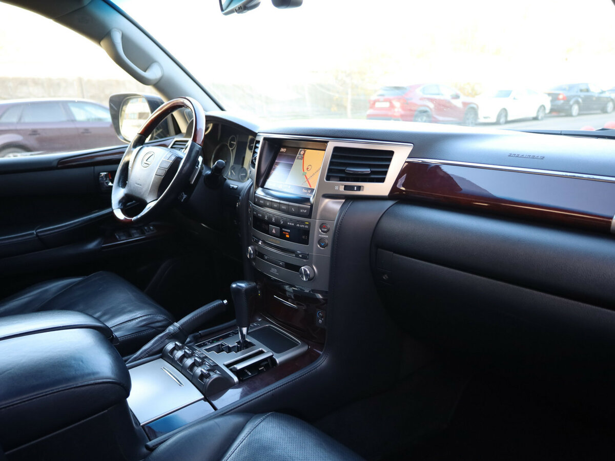 Lexus LX с пробегом — 2012 год. Фото: #6