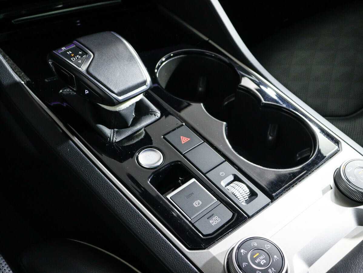 Volkswagen Touareg с пробегом — 2020 год. Фото: #17