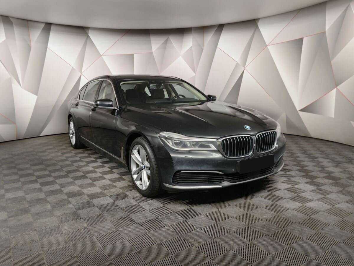 BMW 7 серии с пробегом — 2015 год. Фото: #2