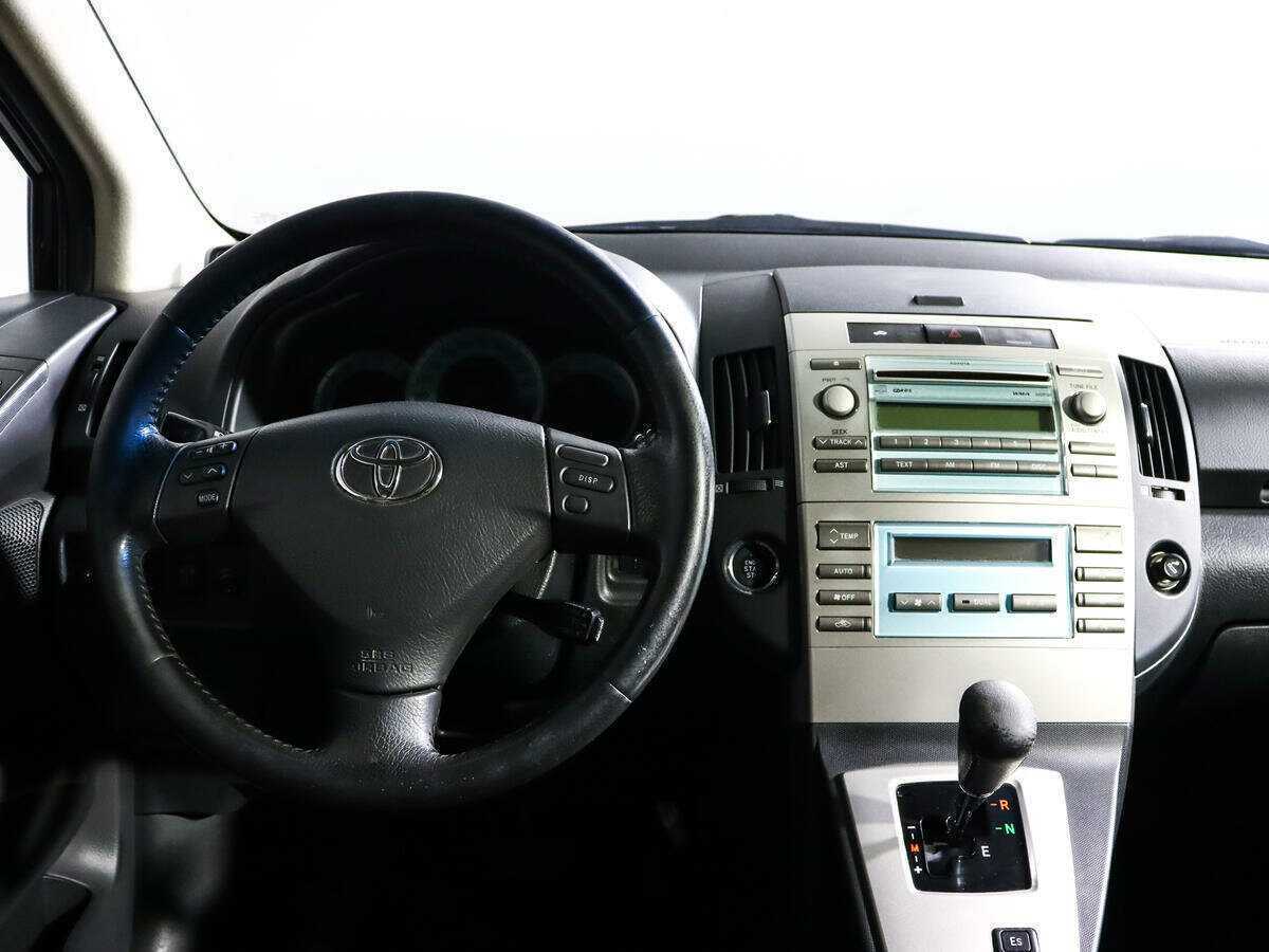 Toyota Corolla Verso с пробегом — 2007 год. Фото: #11