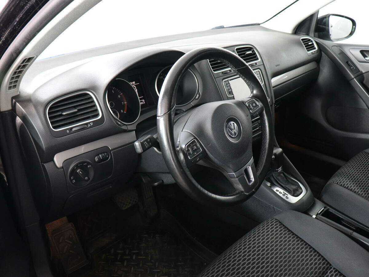 Volkswagen Golf с пробегом — 2009 год. Фото: #4