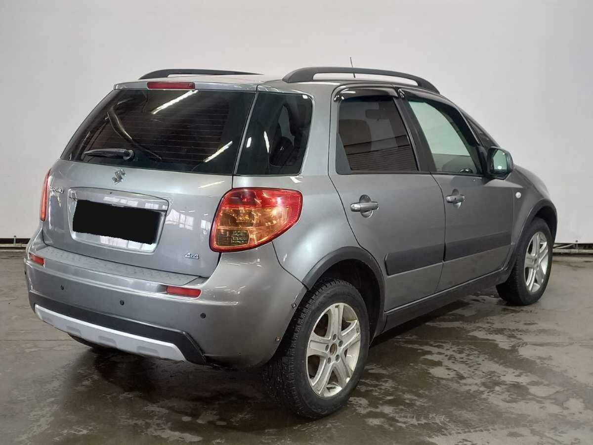 Suzuki SX4 с пробегом — 2010 год. Фото: #4