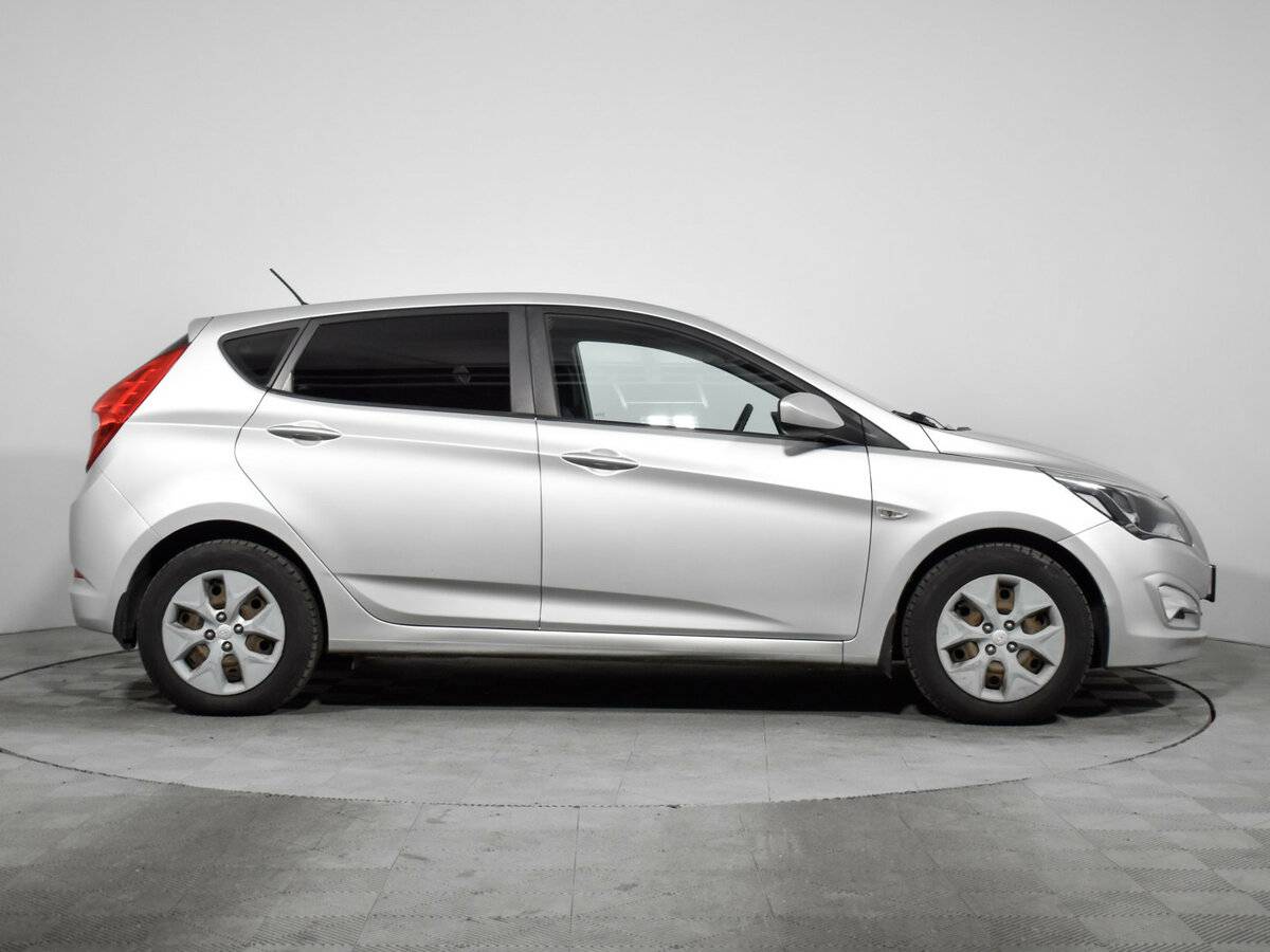 Hyundai Solaris с пробегом — 2015 год. Фото: #3