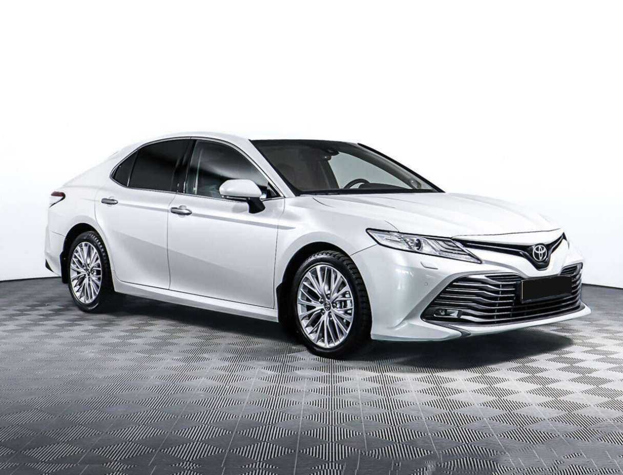 Toyota Camry с пробегом — 2018 год. Фото: #2