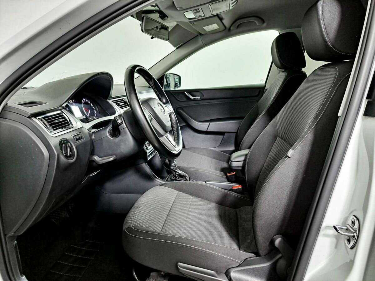Skoda Rapid с пробегом — 2014 год. Фото: #10