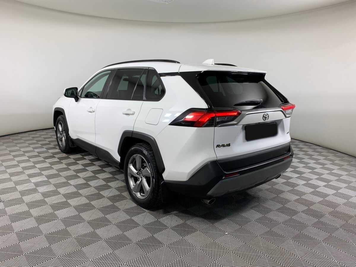 Toyota RAV4 с пробегом — 2020 год. Фото: #6
