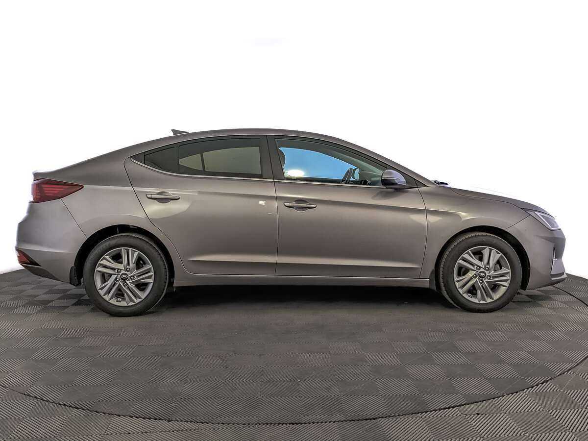Hyundai Elantra с пробегом — 2019 год. Фото: #3