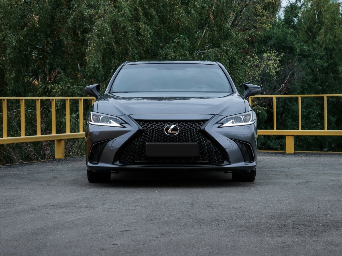 Lexus ES с пробегом — 2020 год. Фото: #1