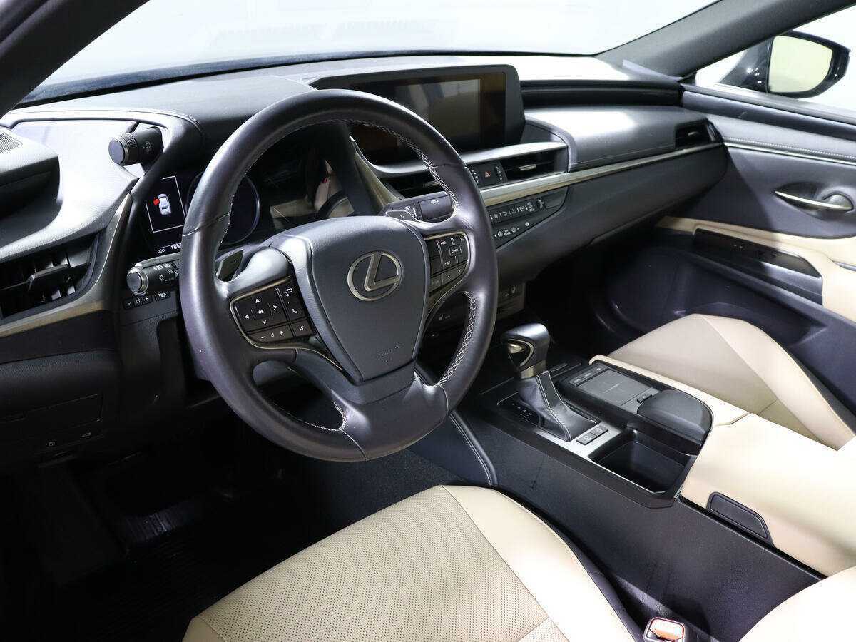 Lexus ES с пробегом — 2019 год. Фото: #11