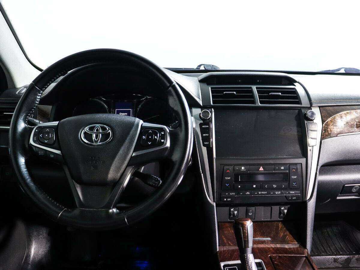 Toyota Camry с пробегом — 2017 год. Фото: #11
