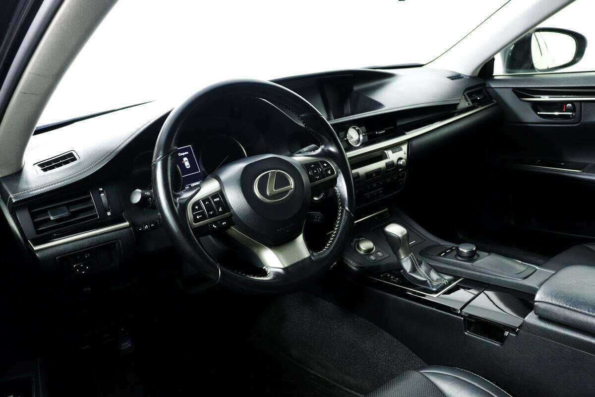 Lexus ES с пробегом — 2016 год. Фото: #12