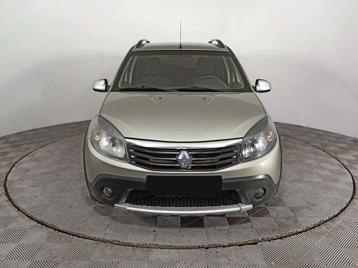 Renault Sandero с пробегом — 2012 год. Фото: #1