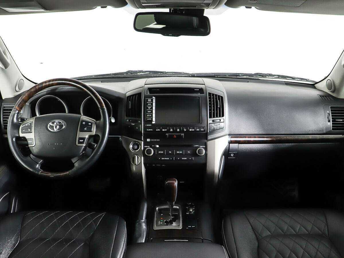 Toyota Land Cruiser с пробегом — 2011 год. Фото: #10