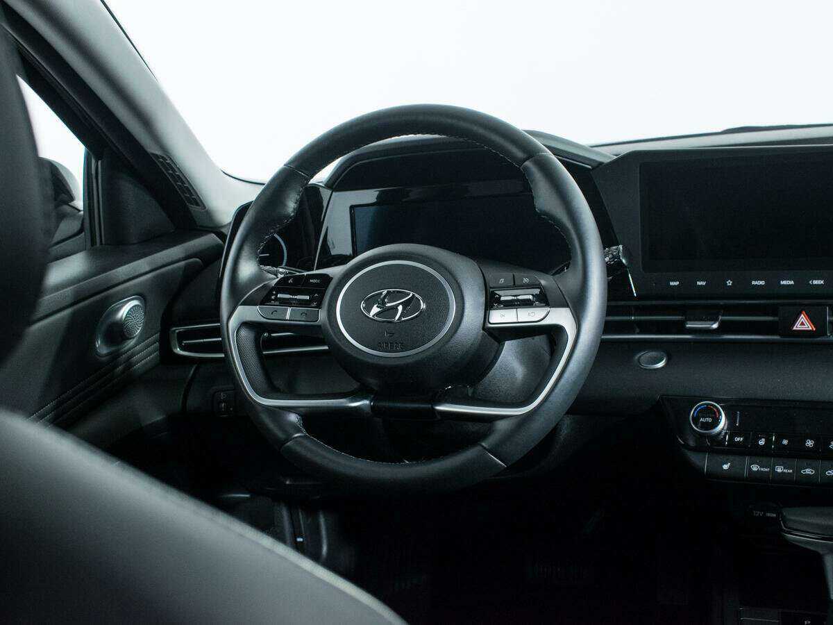 Hyundai Elantra с пробегом — 2023 год. Фото: #13