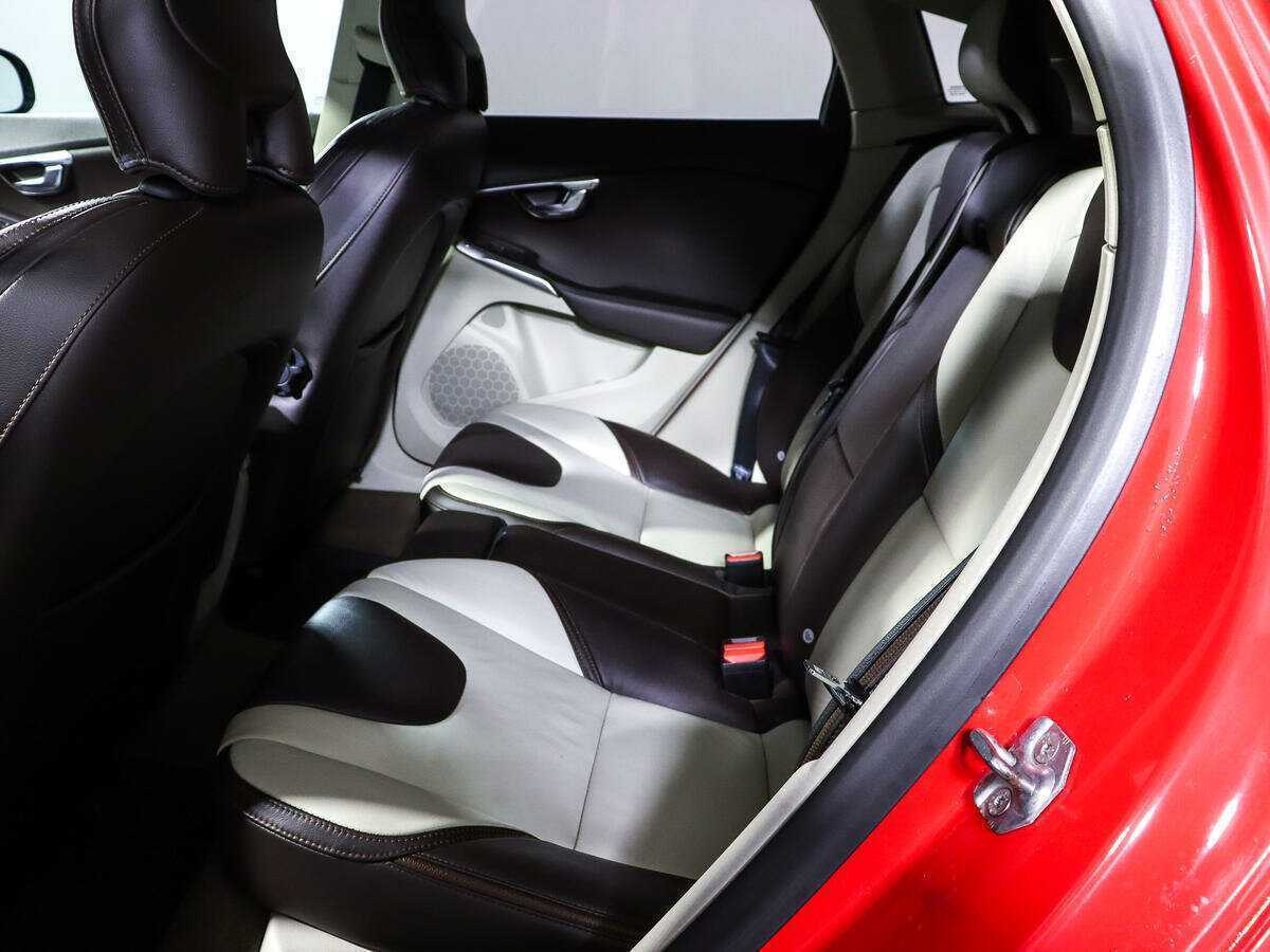 Volvo V40 Cross Country с пробегом — 2014 год. Фото: #7