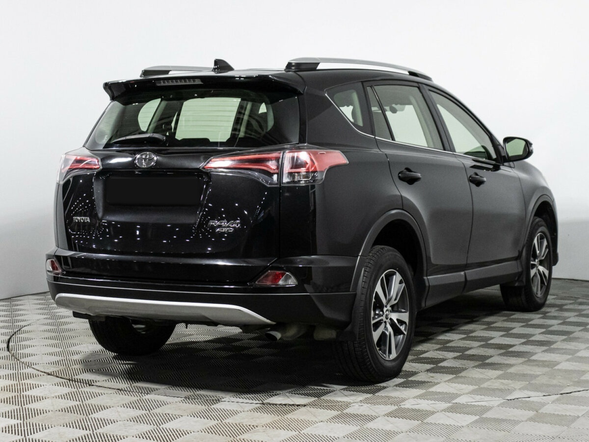 Toyota RAV4 с пробегом — 2015 год. Фото: #3
