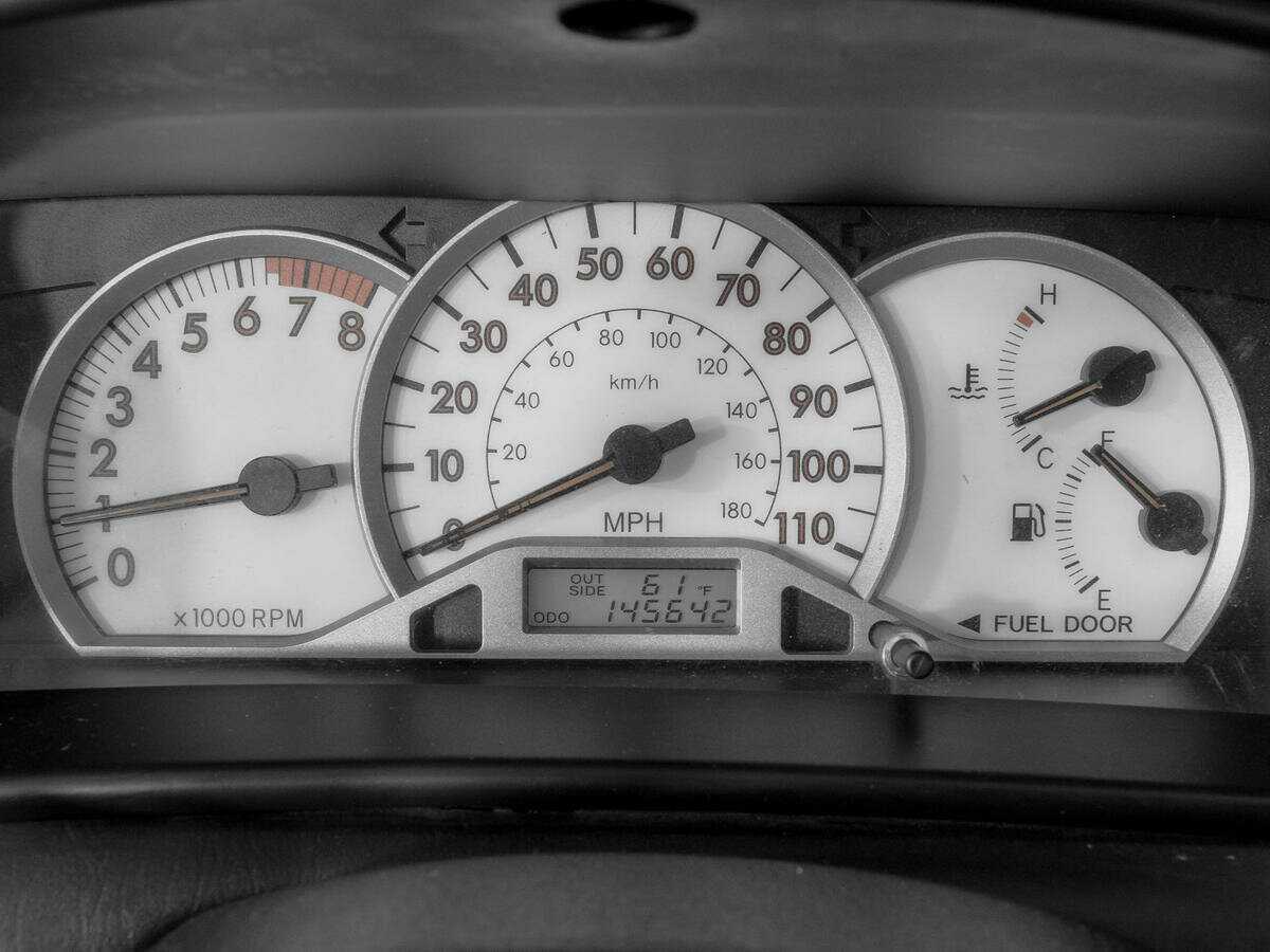 Toyota Corolla с пробегом — 2005 год. Фото: #10