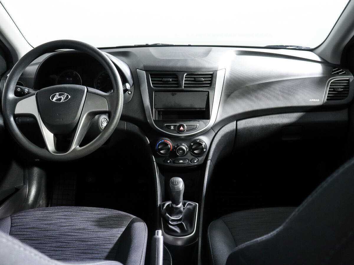 Hyundai Solaris с пробегом — 2016 год. Фото: #9