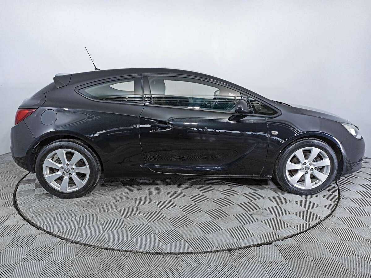 Opel Astra с пробегом — 2011 год. Фото: #3