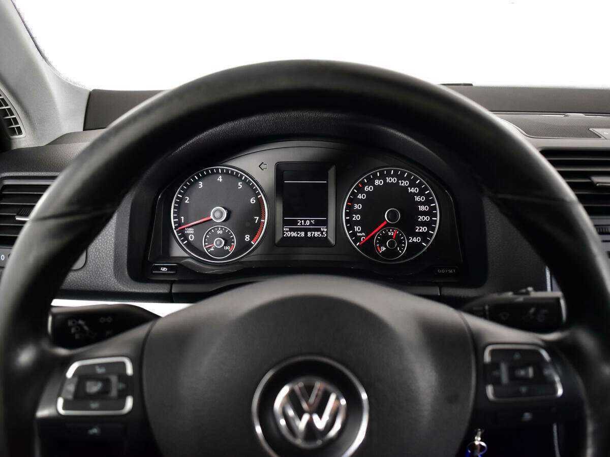 Volkswagen Jetta с пробегом — 2010 год. Фото: #10