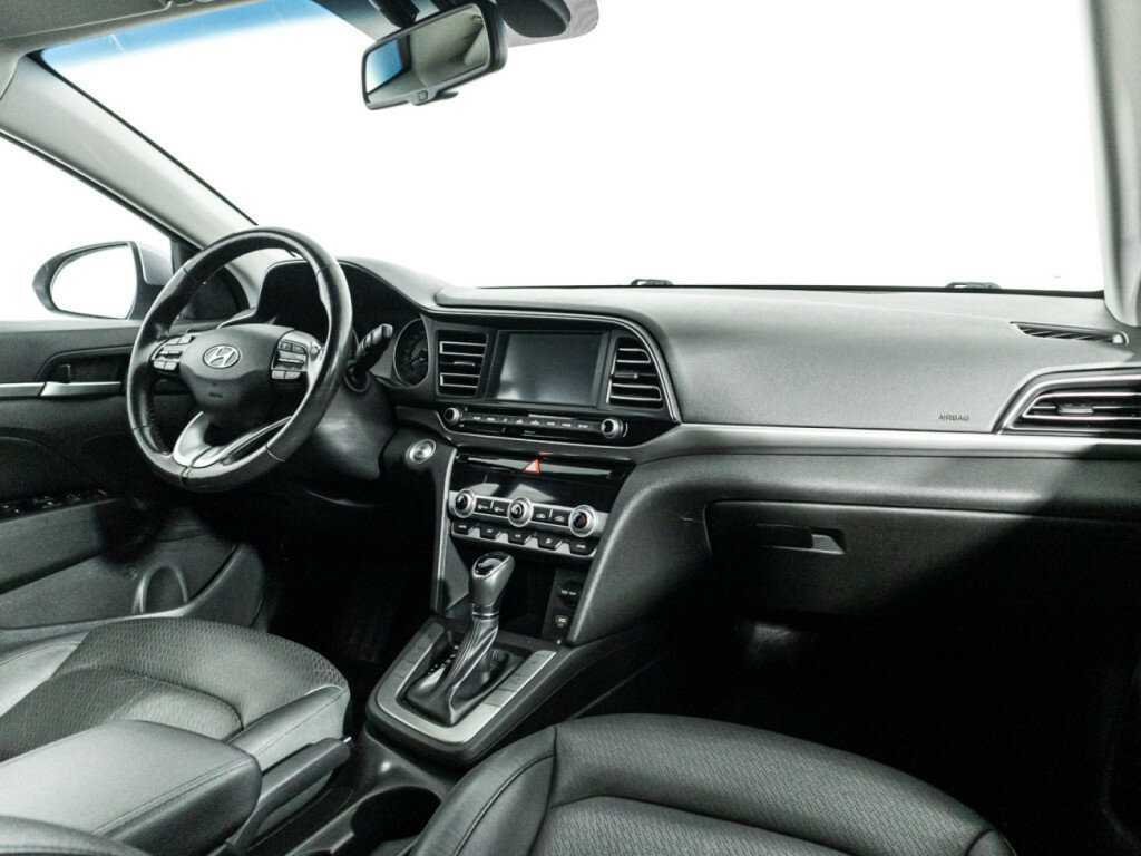 Hyundai Elantra с пробегом — 2019 год. Фото: #8
