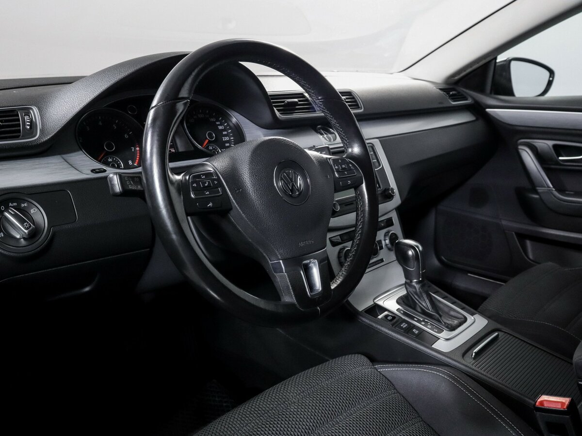 Volkswagen Passat CC с пробегом — 2013 год. Фото: #10