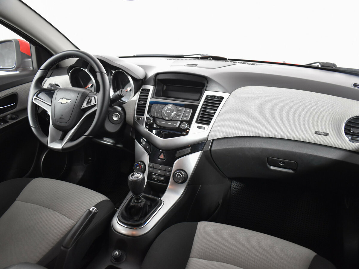 Chevrolet Cruze с пробегом — 2012 год. Фото: #8