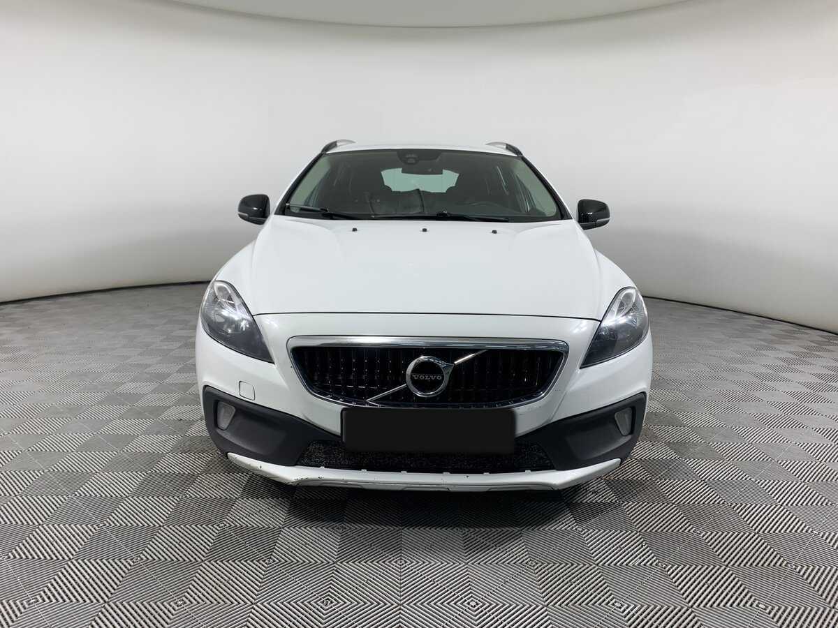 Volvo V40 Cross Country с пробегом — 2017 год. Фото: #1