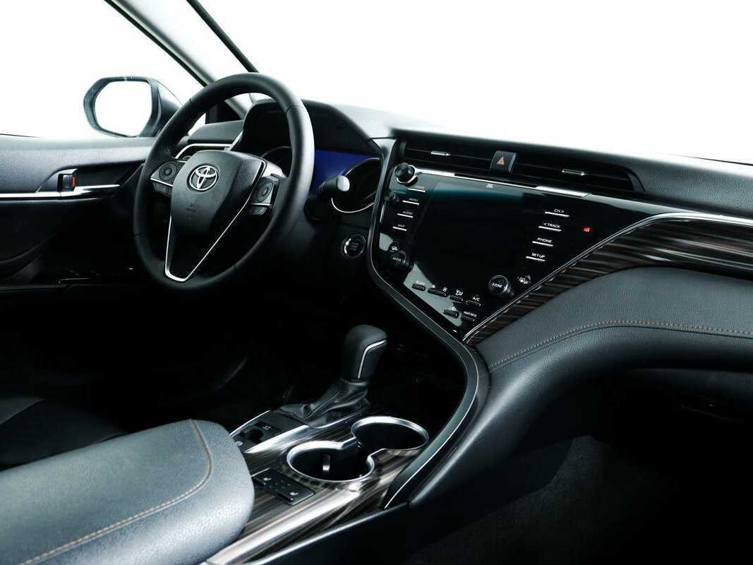 Toyota Camry с пробегом — 2020 год. Фото: #8