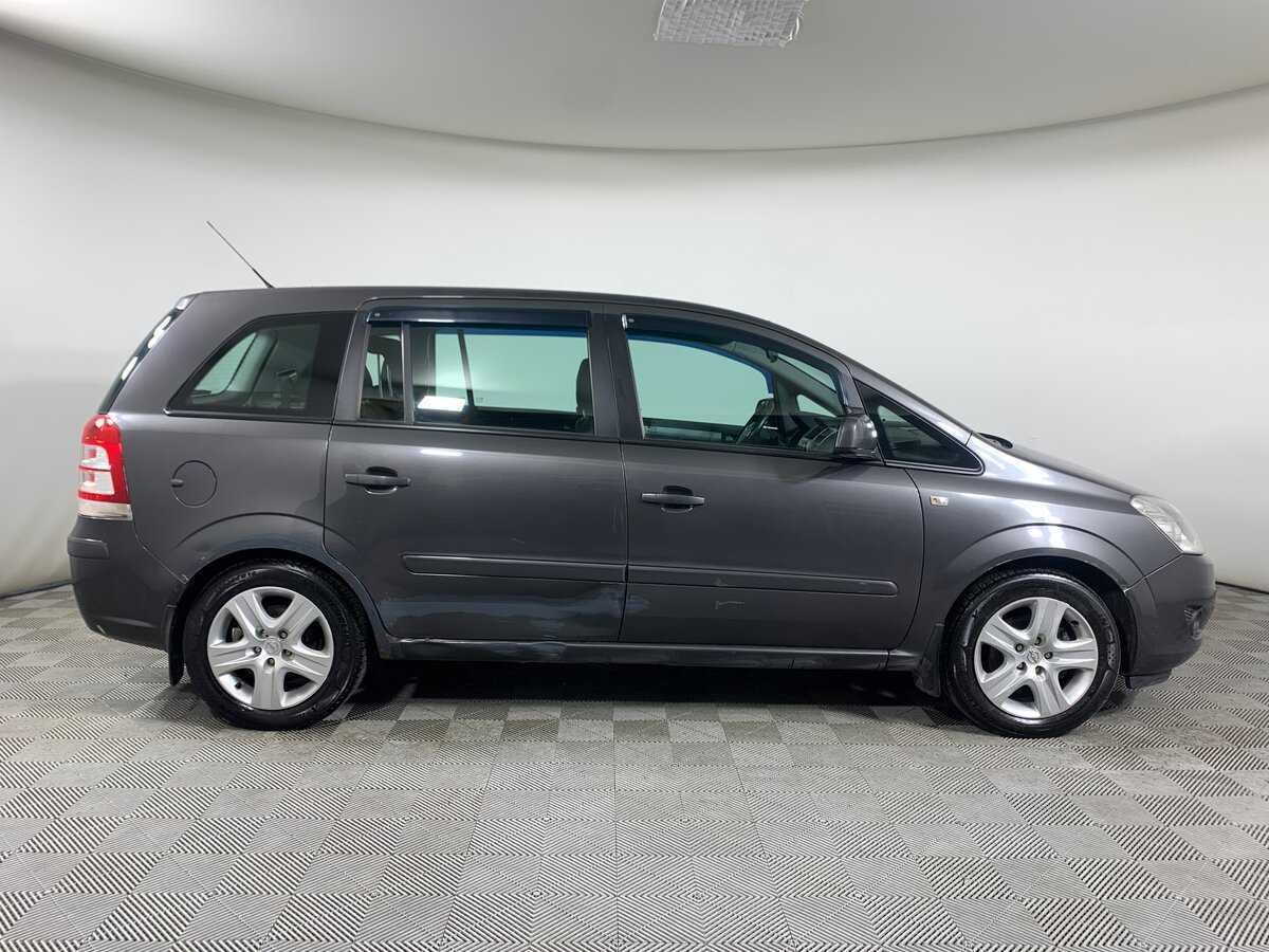 Opel Zafira с пробегом — 2010 год. Фото: #3