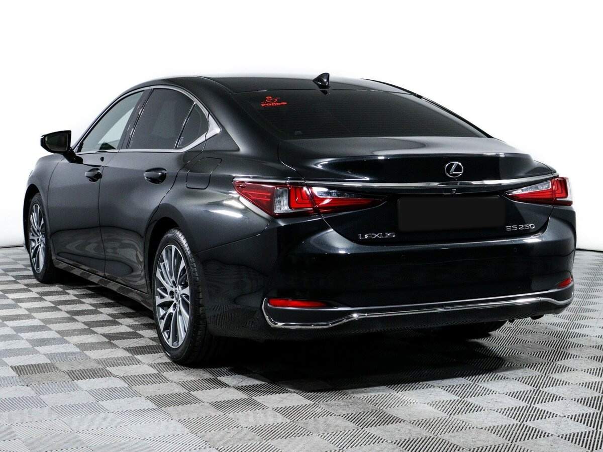 Lexus ES с пробегом — 2018 год. Фото: #6