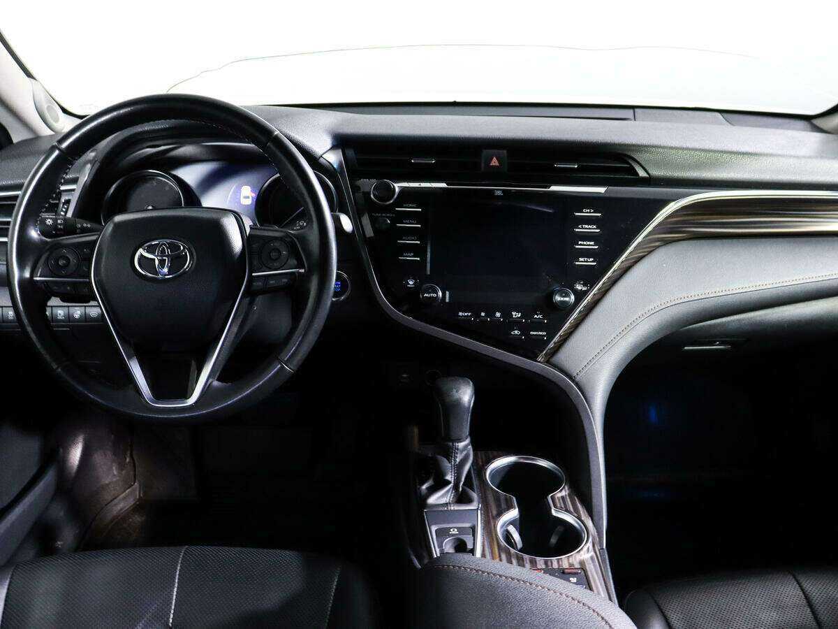 Toyota Camry с пробегом — 2019 год. Фото: #9