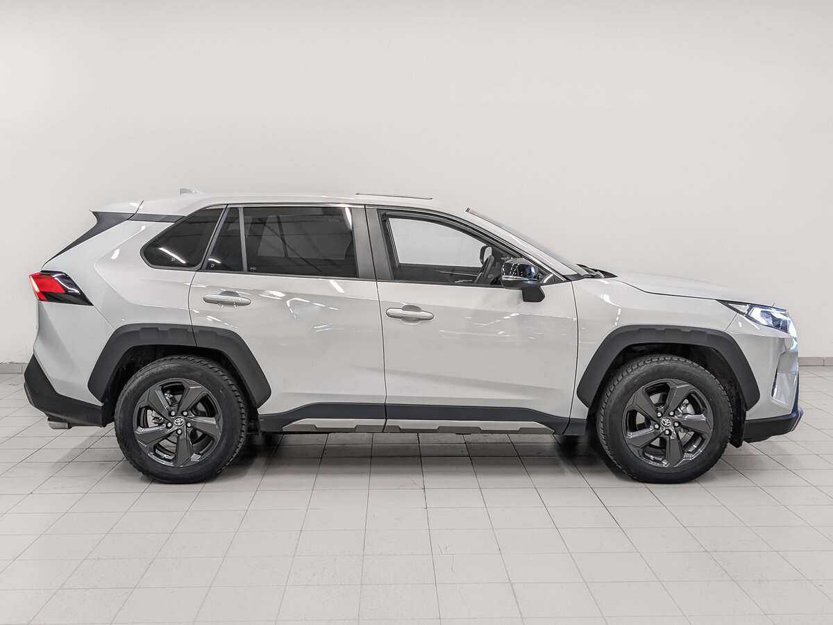 Toyota RAV4 с пробегом — 2022 год. Фото: #3